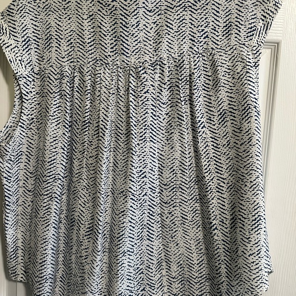 Banana Republic cap sleeve button-front top with a abstract pattern XL - Picture 5 of 5